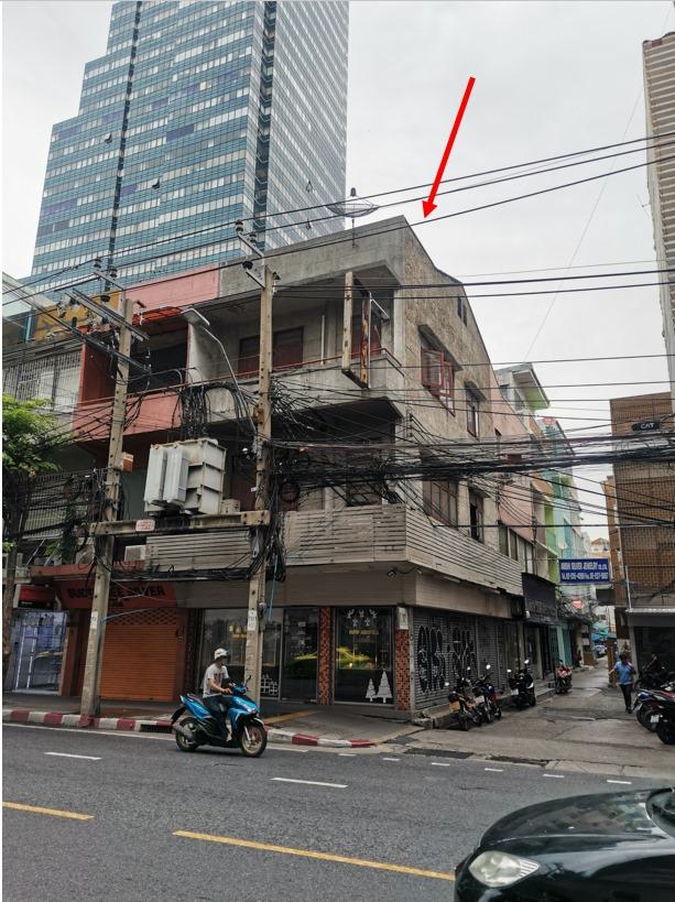 Project 3-story commercial building for rent on Charoen Krung Road. Located at the entrance of Soi Charoen Krung 49 or oppo...