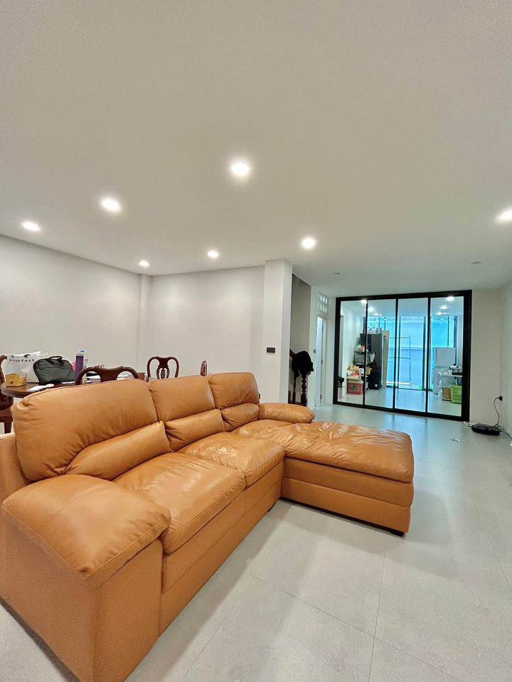 Project Sale Townhouse Soi Sathorn 21 Size 6 bedrooms, 7 bathrooms 320 sq.m. ขายทาวเฮาส์ พร้อมที่ดิน ทำเลทอง
ใกล้ BTS สะพาน...