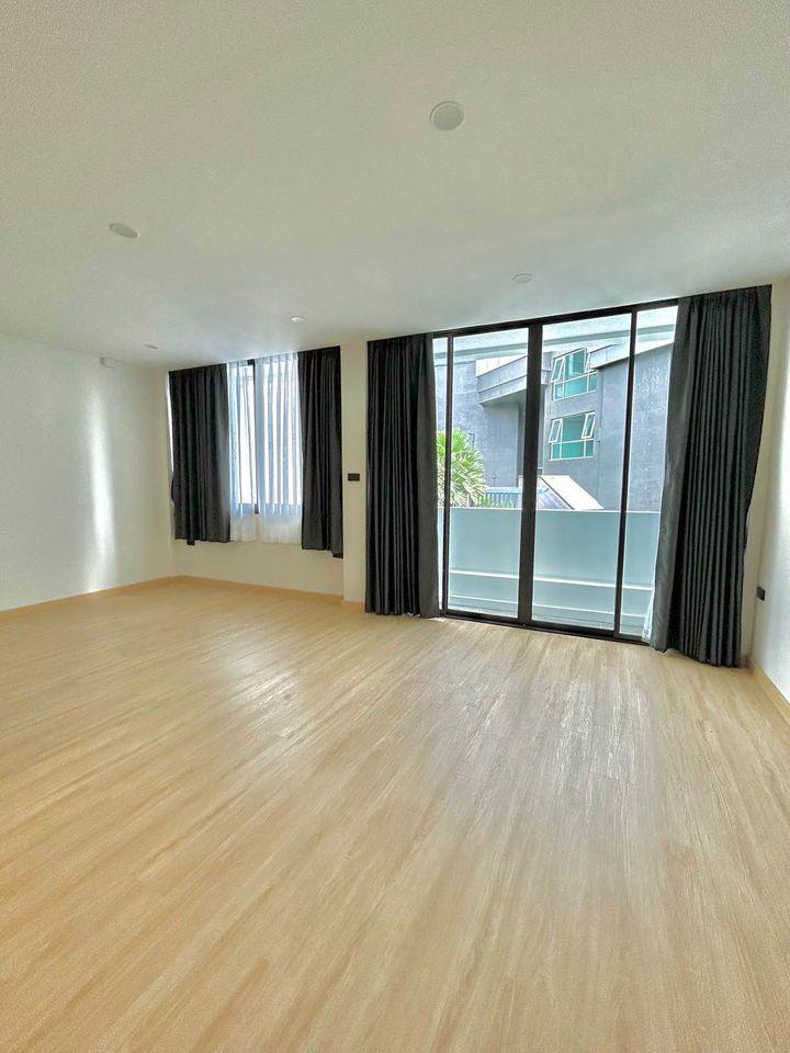 Project Sale Townhouse Soi Sathorn 21 Size 6 bedrooms, 7 bathrooms 320 sq.m. ขายทาวเฮาส์ พร้อมที่ดิน ทำเลทอง
ใกล้ BTS สะพาน...