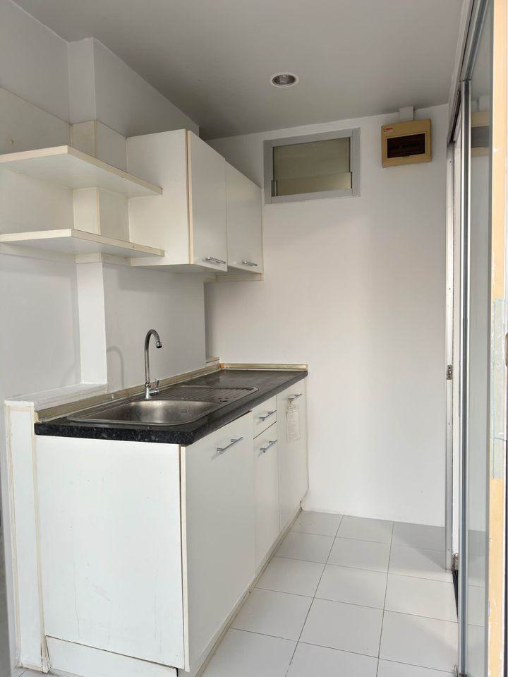 Project The Season Condominium Srinakarin Size 1 bedroom, 1 bathroom, 1 kitchen, has a glass divider for cooking. 27 sq.m. ...