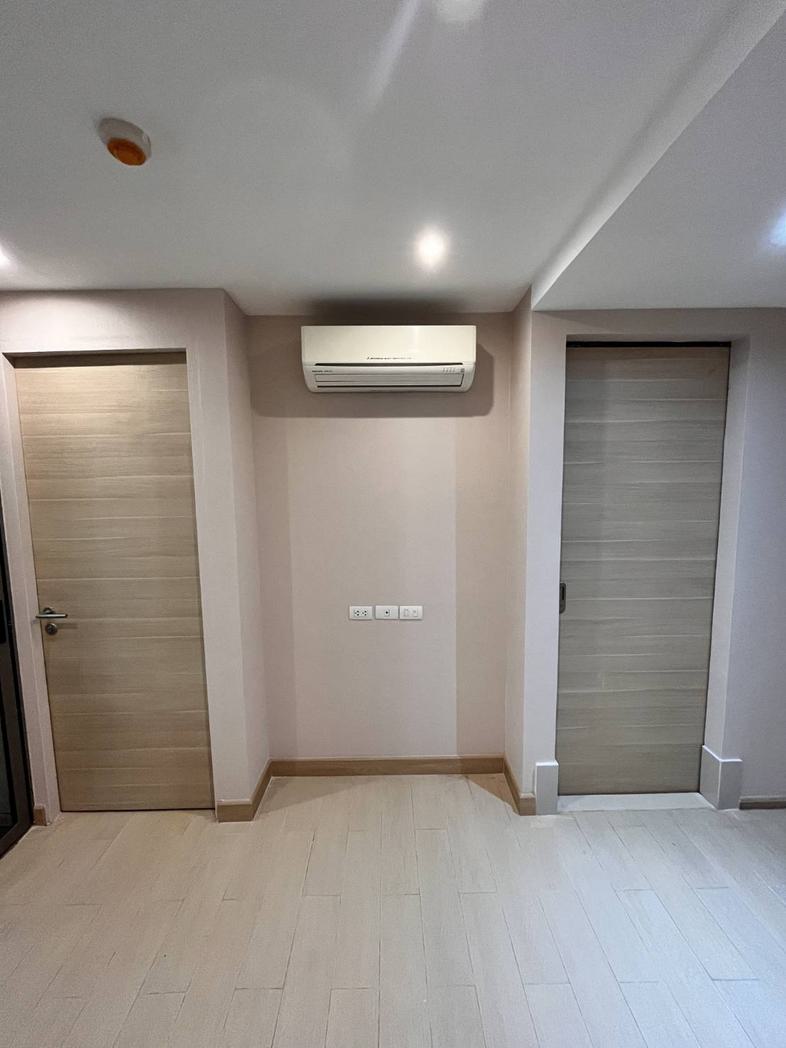 Project KLASS SILOM CONDO  Size 1 bedroom, 1 bathroom, 1 kitchen 33 sq.m. ขายคอนโดบนทำเลโดดเด่นกลางสีลม
เพียงไม่กี่ก้าวจากส...