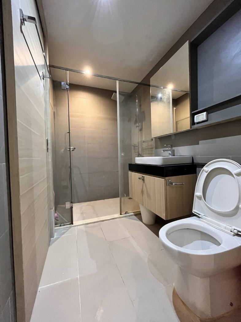 Project KLASS SILOM CONDO  Size 1 bedroom, 1 bathroom, 1 kitchen 33 sq.m. ขายคอนโดบนทำเลโดดเด่นกลางสีลม
เพียงไม่กี่ก้าวจากส...