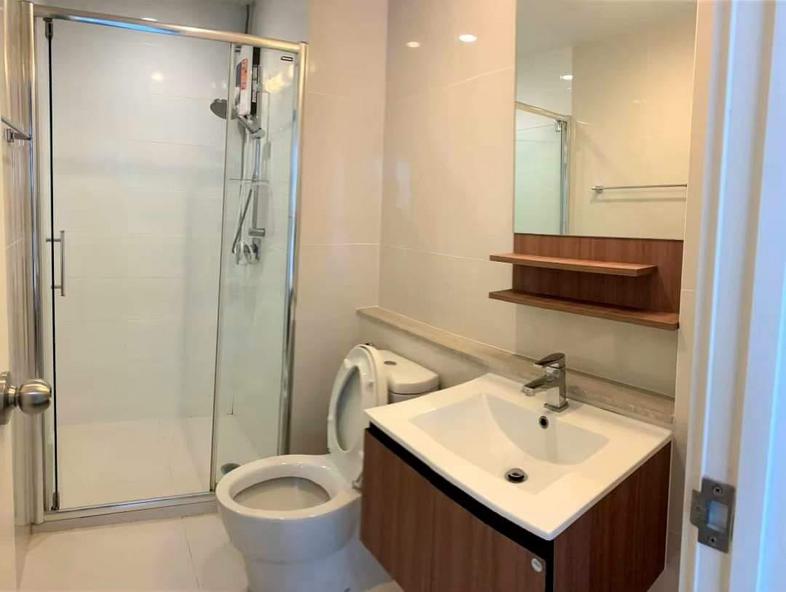 Project Condo Fuse Chan Sathorn Size 1 bedroom, 1 bathroom, living room, kitchen, balcony. 32.5 sq.m. พร้อมเข้าอยู่
วิวสระว...