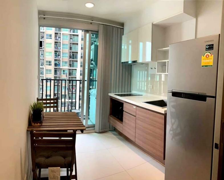 Project Condo Fuse Chan Sathorn Size 1 bedroom, 1 bathroom, living room, kitchen, balcony. 32.5 sq.m. พร้อมเข้าอยู่
วิวสระว...