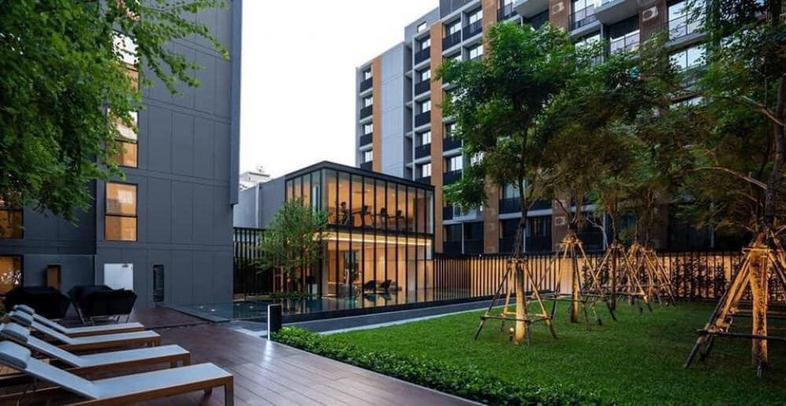 โครงการ คอนโด โนเบิล แอมเบียนซ์ สุขุมวิท 42 Condo Noble Ambience Sukhumvit 42 ขนาด 1 ห้องนอน กั้นห้องครัวและโต้ะทานข้าวเป็น...