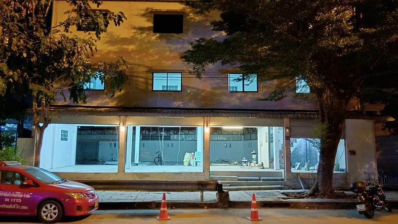 Project Commercial building on main road for rent. Size  -1 sq.m. ให้เช่า
เนื้อที่ 70 ตรว.
- ตัวอาคารอยู่ริมถนนหน้ากว้าง 17...