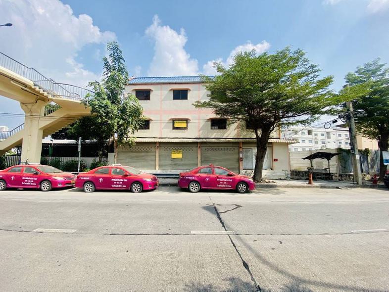 โครงการ ตึกเชิงพาณิชย์ริมถนนใหญ่ให้เช่า  Commercial building on main road for rent. ขนาด   -1 ตร.ม. ให้เช่า
เนื้อที่ 70 ตรว...