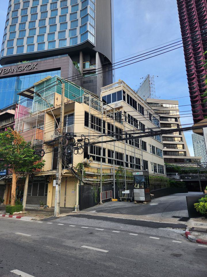 Project For rent, Townhouse At the heart of Bangkok, located opposite of Lumphini park Size  200 sq.m. ให้เช่าอาคารพาณิชย์ ...